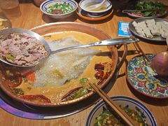 -洱火云南酸菜牛肉火锅(石景山当代商城店)