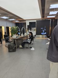 -苑苑发型设计
