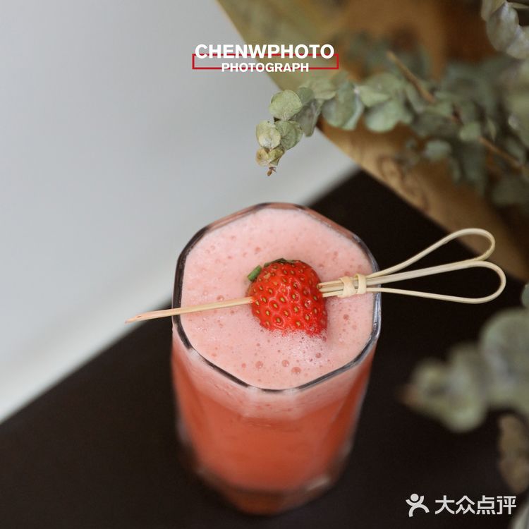 开在住宅区的网红甜品店：网红甜品面包到底如何？