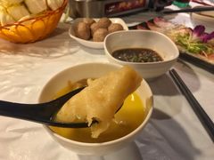 浓厚原只鸡煲花胶汤-鲜入围煮花胶鸡海鲜火锅