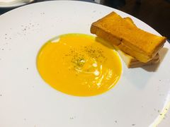 甄选奶油南瓜浓汤-又见马甲M8融合西餐厅(体育中心店)
