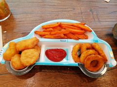 小食拼牌-汽车博物馆主题餐厅