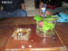大堂茶几-三亚亚龙湾五号度假别墅酒店