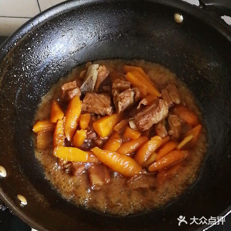 好吃的胡萝卜红烧排骨，胡萝卜入口即化哦