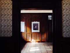 -Nathalie Djurberg与Hans Berg“牛皮纸包裹的月亮”-Prada荣宅当季展览