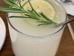 百香果气泡水-Ten Olives甜点
