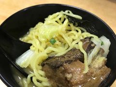 魯肉大碗麵-姓周桥大碗公面