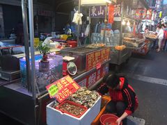 -六合夜市