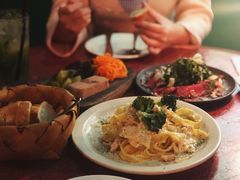 三文鱼西蓝花奶油面-羽深肉铺 Steak & Wine