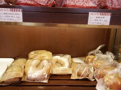 -红宝石·鲜奶小方·海派西点房(南丹店)