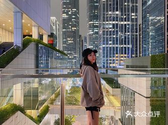 OOTD｜日常穿搭带着Bf风漫游万象天地街巷看夜景！
