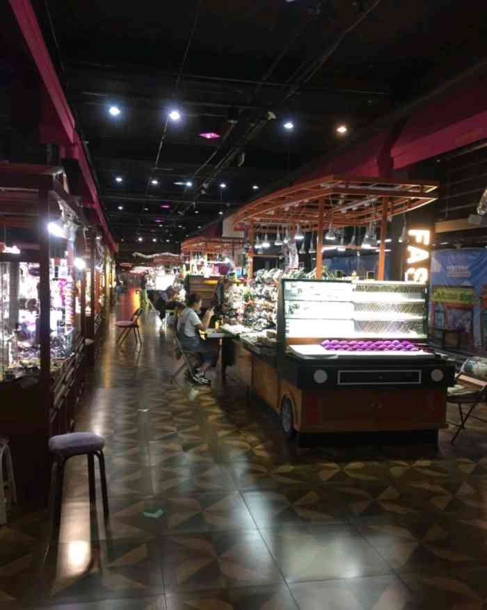 金太阳-"金太阳商场位于地段街上.紧邻索菲娅教堂地."-大众点评移动版