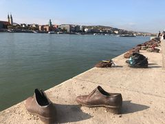 -多瑙河畔鞋履雕塑