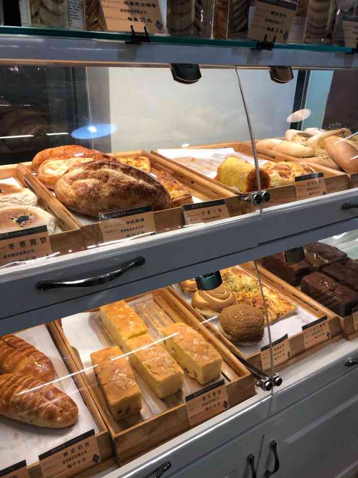 昆明饭店西饼屋(东风店)-"以为在昆明饭店里面,结果在昆明饭店对面 .