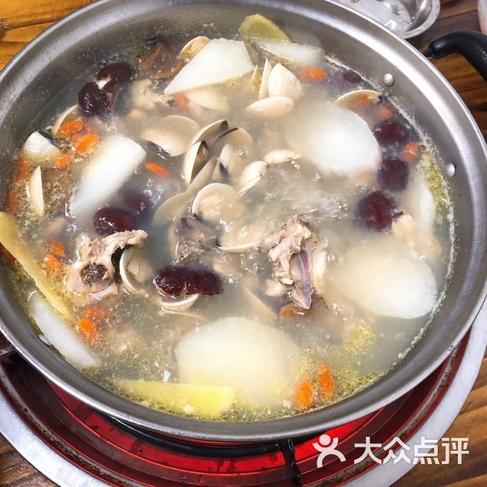 卜卜贝鲜鸡火锅