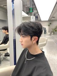 -一家只做男发烫染的店