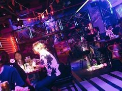 -UP嘻哈酒吧(粉巢店)