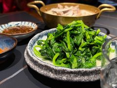 老窖嫩豆苗-阿里家·新疆烤肉酒場 by MIG