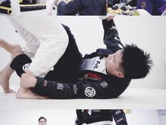 -菠萝格斗巴西柔术训练馆