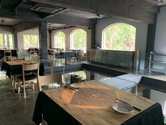 靠窗位-穹六人间 people 6(岳阳路店)