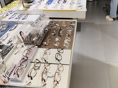 -视野联行眼镜·德国蔡司镜片·法国依视路·韩国凯米(温江店)