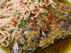 酱椒蒸鱼头配手工面-雀蓝川菜(奥体广场店)