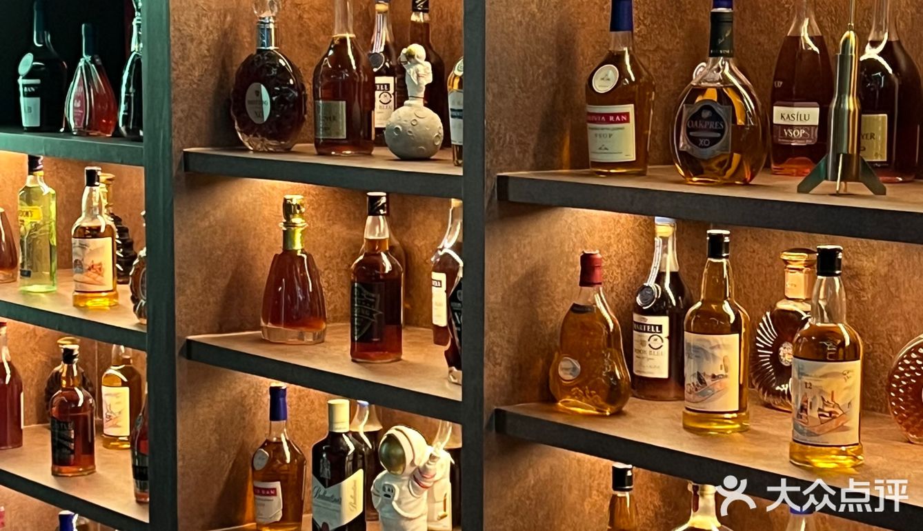 氛围感这块拿捏了‼️555打工人的宝藏音乐🍷bar