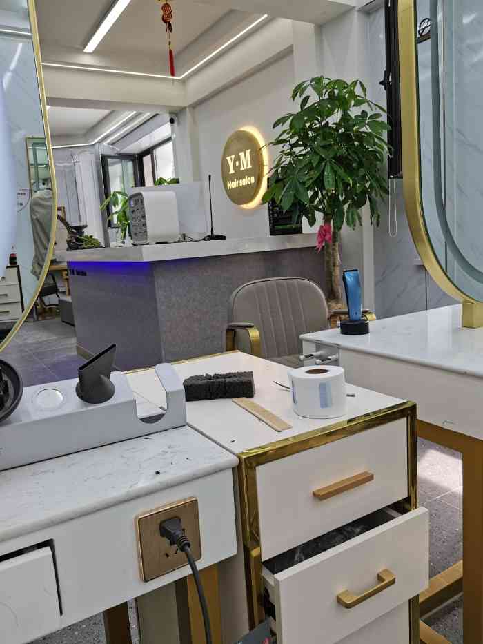 逸美ym造型精品店-"【项目】剪发 烫发项目:剪发和烫发一.