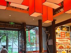 -阿瓦山寨·湘菜现炒·剁椒鱼头王(咸阳总店)