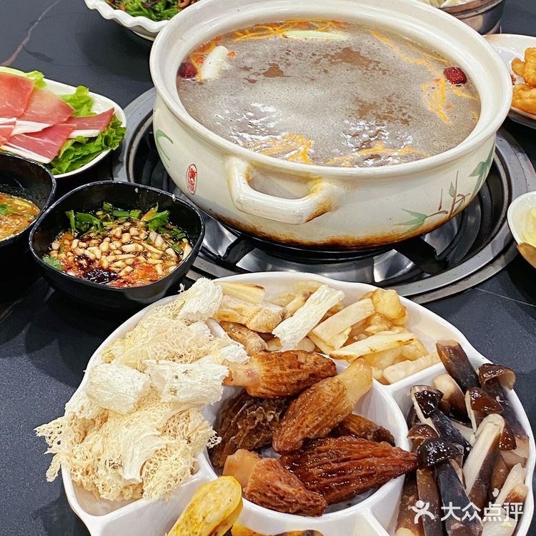 在大理！这锅野生菌火锅值得安排上… 