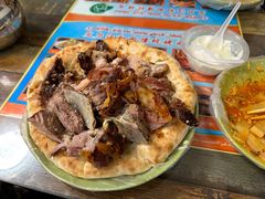 烤羊腿-艾力江和田馕坑烤肉店
