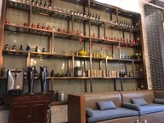 等位区-仁虎老火锅(黄泥磅店)
