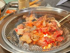 -围炉肉舍•炭烤活鳗•丹东海鲜烤肉(步行街店)