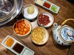 -明洞阿姨·韩式酱蟹烤肉·创意料理(三元桥店)