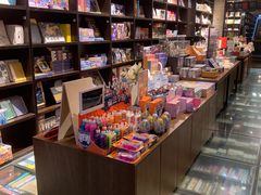 -钟书阁(松江泰晤士小镇店)