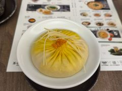 头牌手拆新鲜蟹黄灌汤包-苏小柳点心·手作小笼包(浦东嘉里城分院)