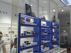 -美式眼镜·授权蔡司.依视路.尼康.豪雅.明月(南翔印象城店)