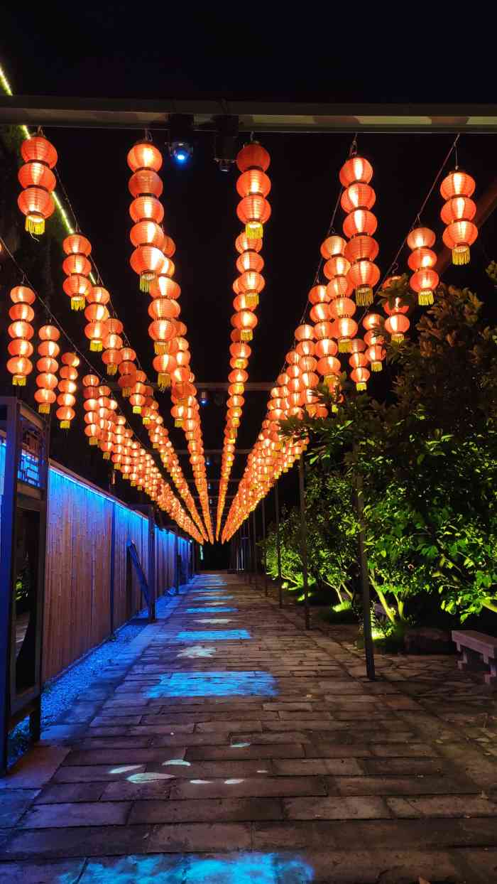 凡花小筑-"凡花,后岸村里最有味道的酒吧.白天,晚."-大众点评移动版