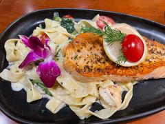 煎三文鱼配奶油宽面-申德勒加油站西餐厅(日坛路总店)