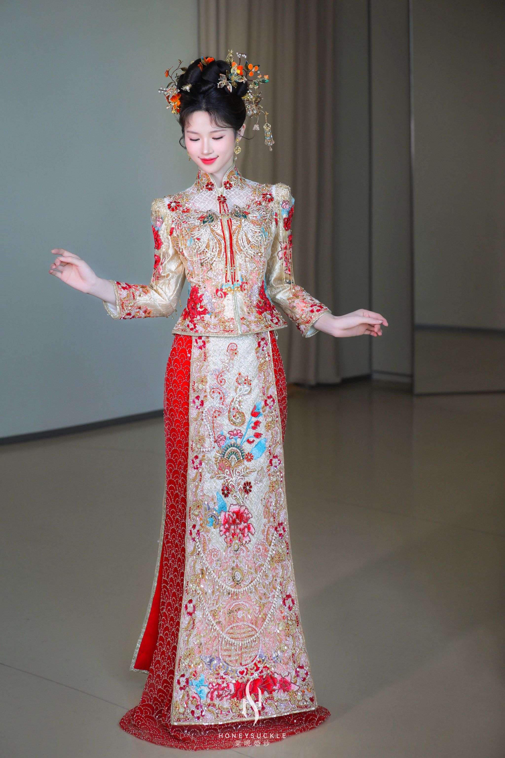 红金撞色的秀禾服 直筒马来褂版型
修