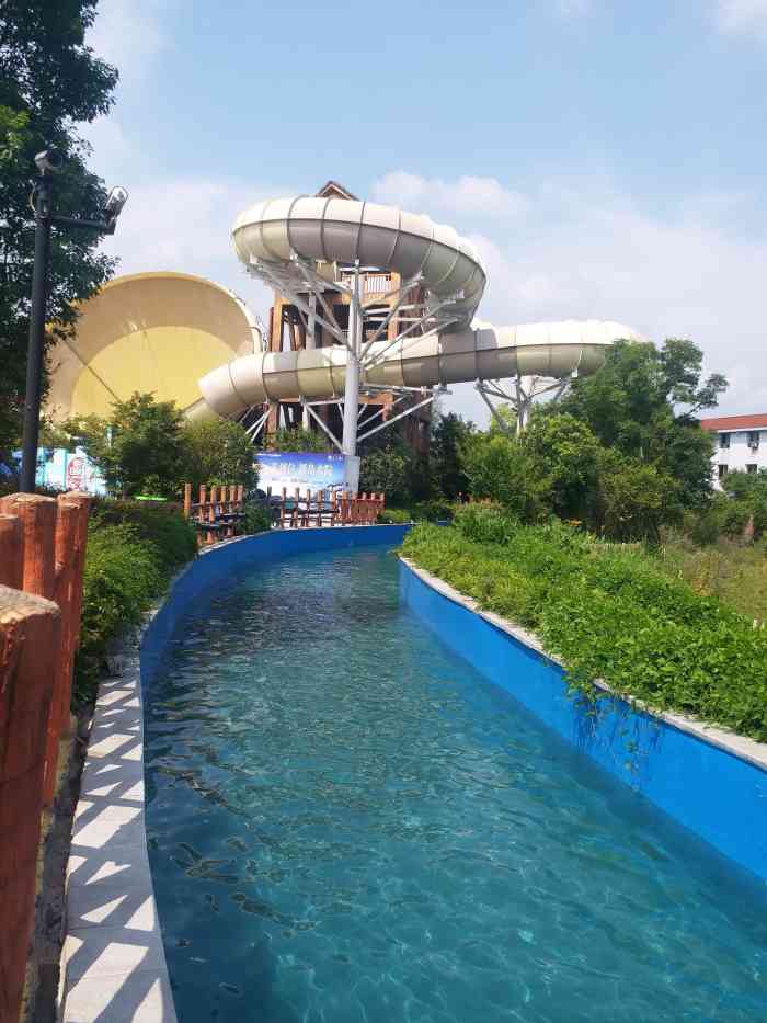 龙水湖水乐园-"还可以,就是有些要玩的那个要自己搬那个上.