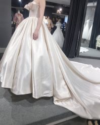 -艾米丽婚纱礼服