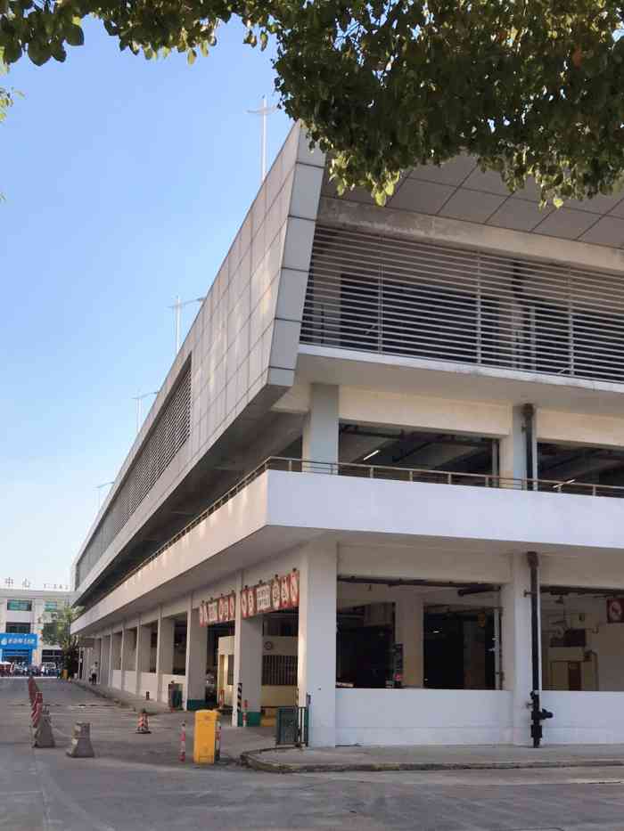 沈杜公路地铁站-停车场-"30分钟内免费.一定要用实体交通卡. .