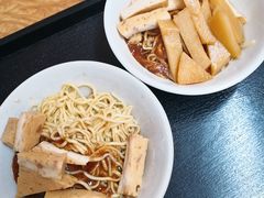 -松树干拌面店