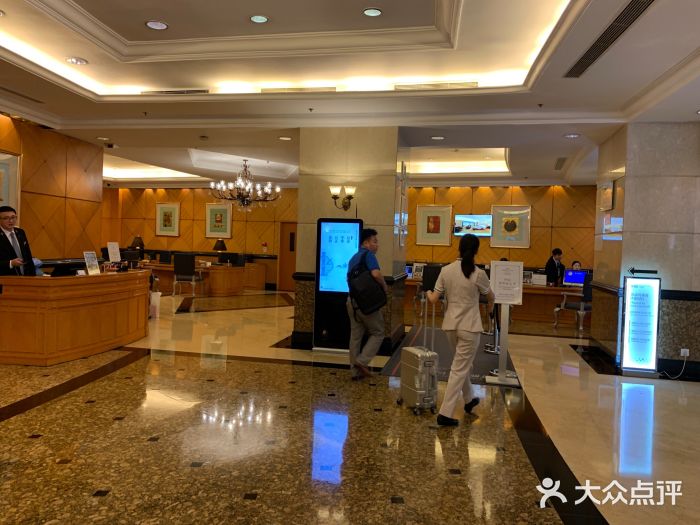 深圳富苑皇冠假日套房酒店图片