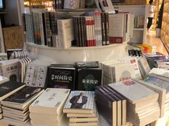 -新华里咖啡书吧(新华书店小寨店)