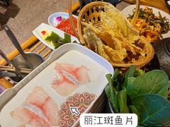 -老牌坊云南鱼豆花火锅(哈西万达店)