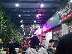 -蚝哥花姐湛江烤生蚝(美丽湾市场店)