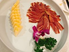 宣威金线火腿配哈密瓜-云腾食府·云南菜