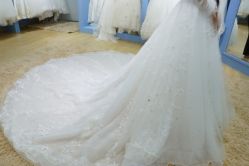 -觅白婚纱礼服馆